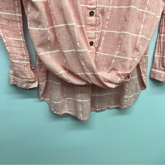 Steezyer oversized button up top with cross over - Picture 2 of 8